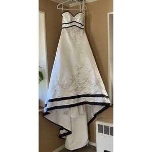 Mori Lee by Madeline Gardner Strapless Wedding Dress‎ with Black Trim Size 10